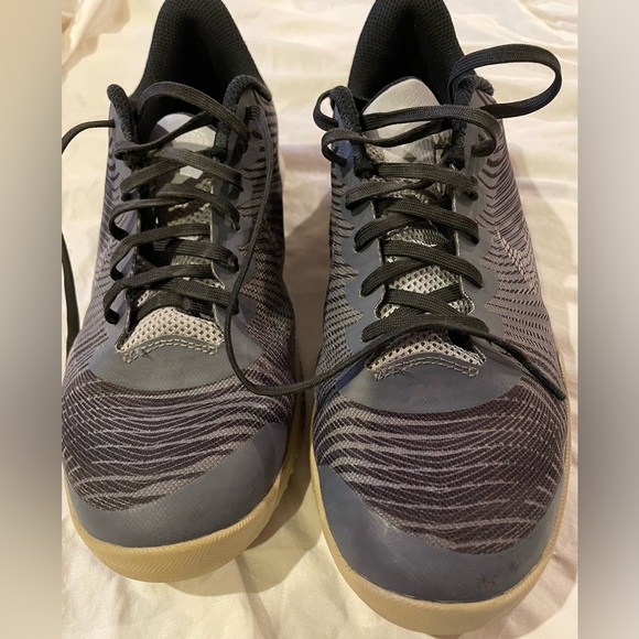 EUC Nike Kobe Mentality Basketball Shoes, size 6.5 Y/39, black/grey color main image 12